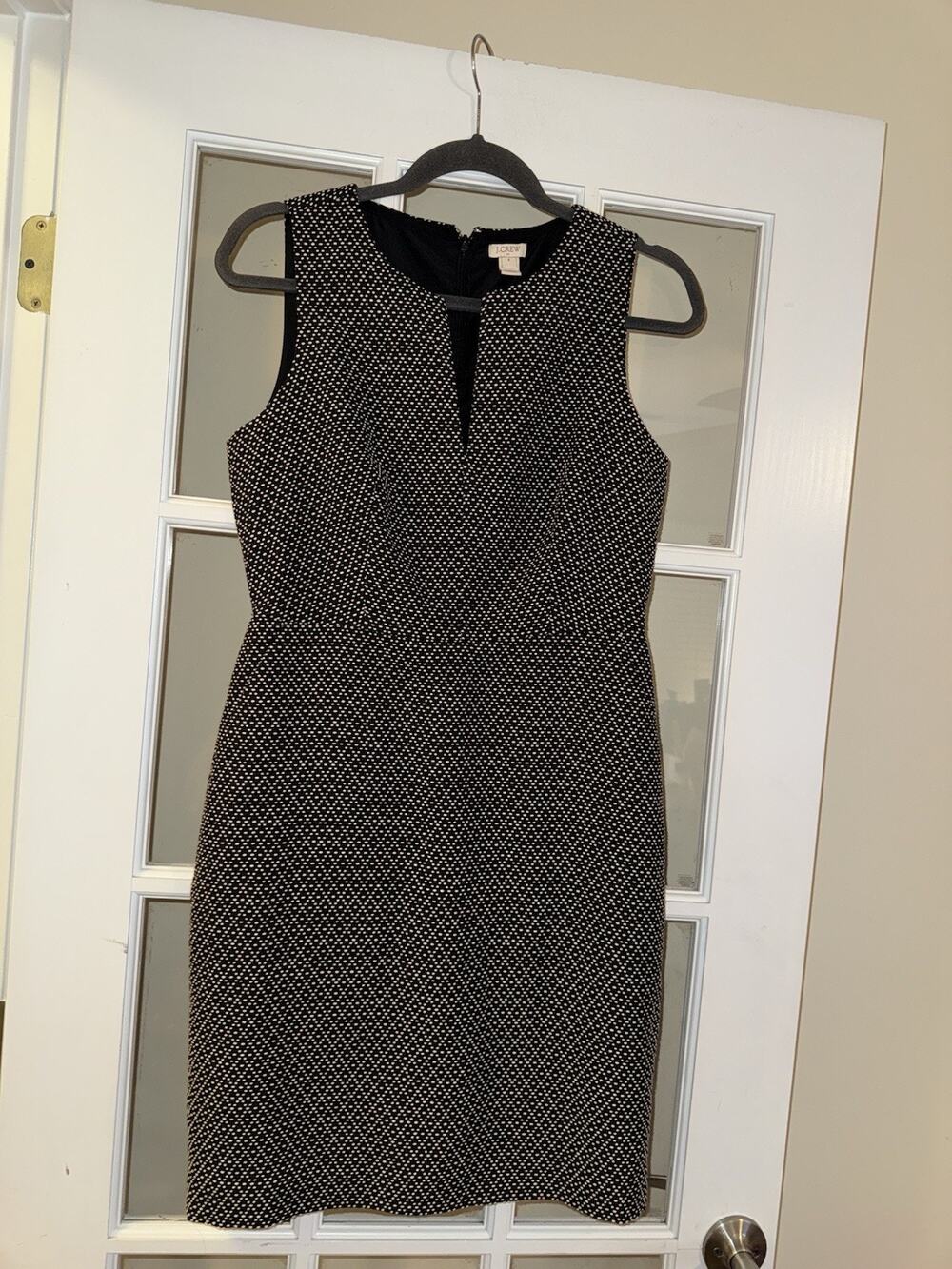 J. CREW Sheath Dress Size 4 Black & Cream Side Pockets Geo Polka Dots V Neck